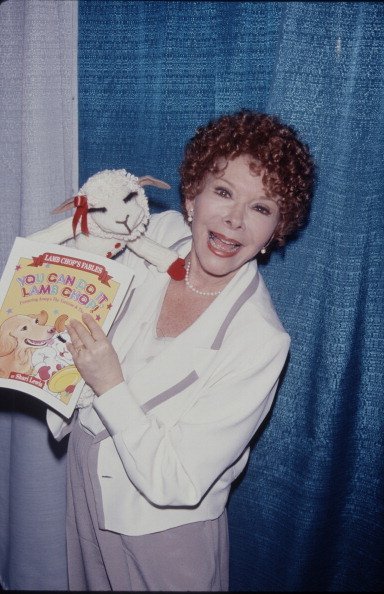 Shari Lewis holding her favorite puppet Lamb Chop. | Photo: Getty Images